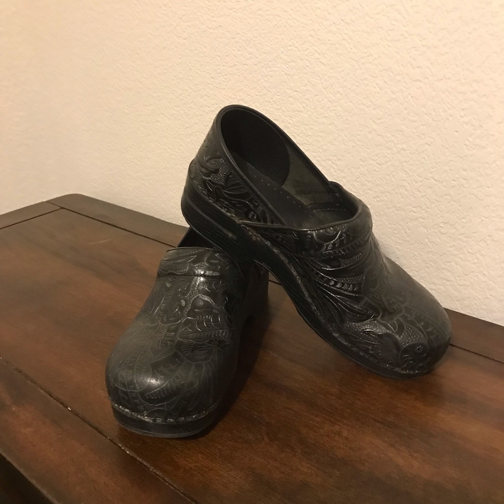 Dansko Clog Size 41 - image 1